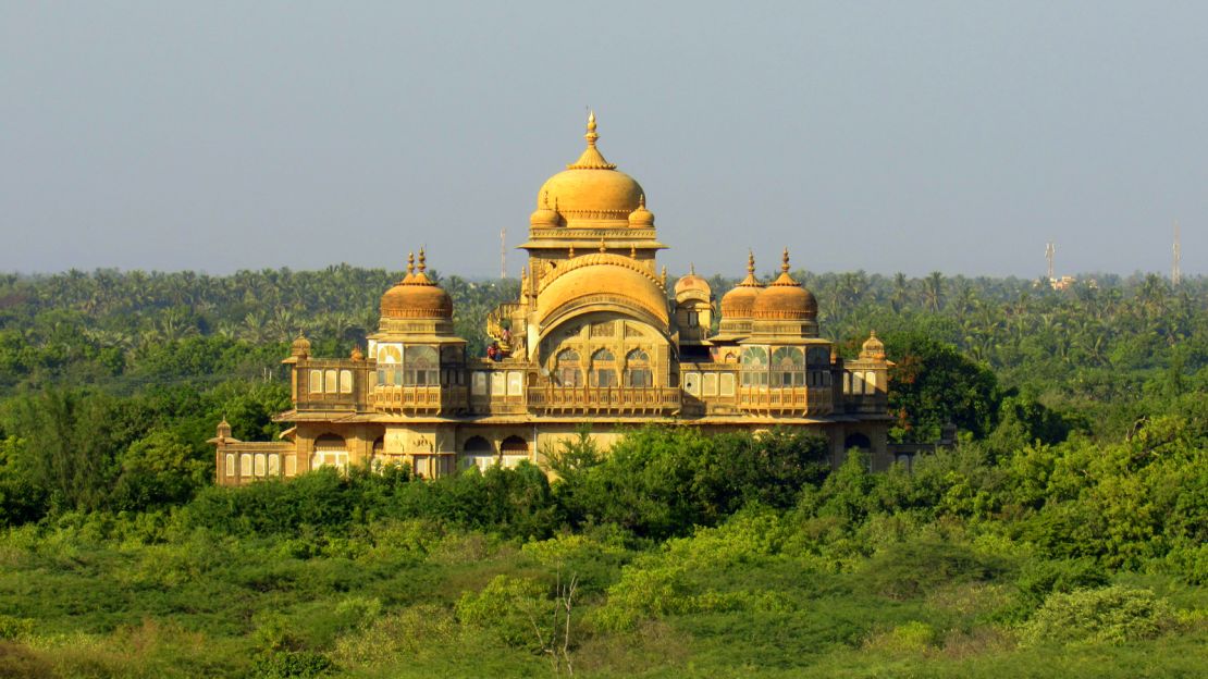 The magnificent Vijay Vilas Palace showcases royal opulence at its best.