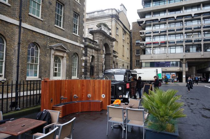 Airlabs has applied the same technology used in the Norwegian dome on a prototype park bench in London. The bench is fitted with filters to remove dangerous pollutants from the air.