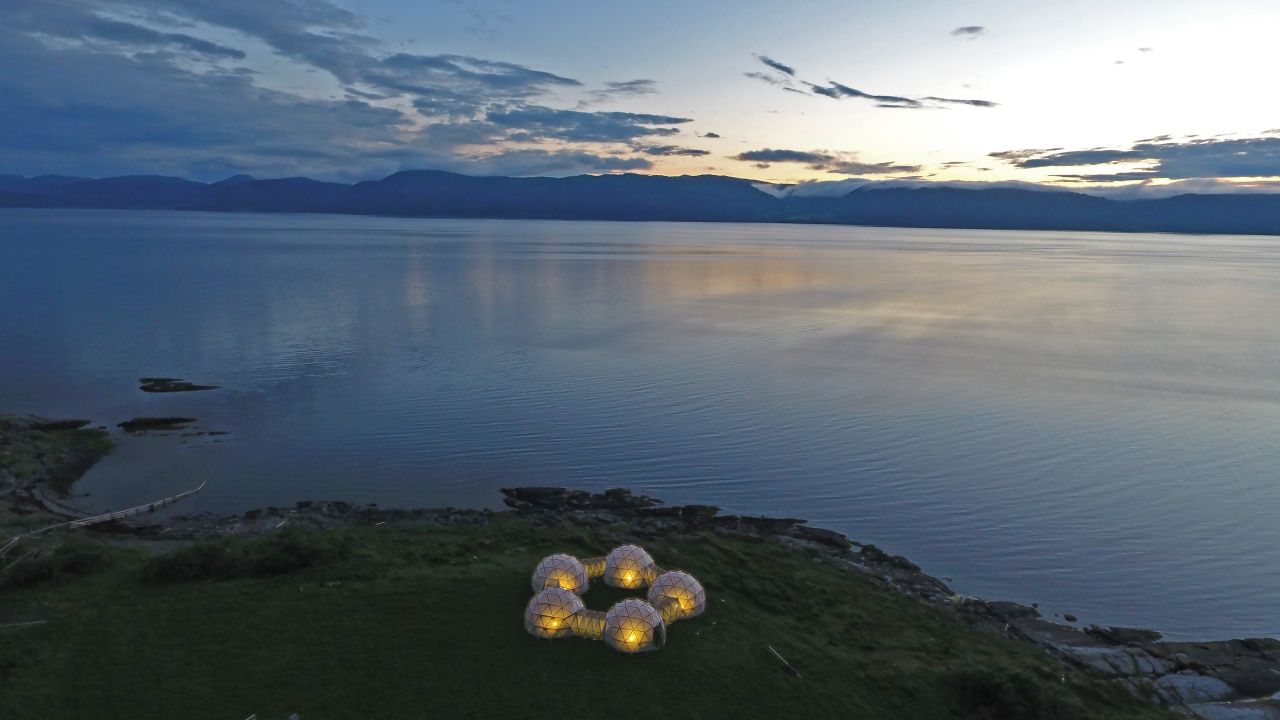 The first dome simulates the pure air of Tautra on the coast of Norway using filtration technology developed by a start-up called <a href="http://airlabs.com/" target="_blank" target="_blank">Airlabs</a>.