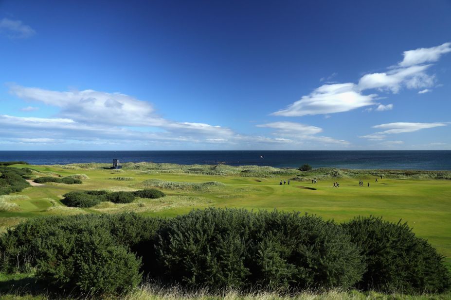 <strong>Kingsbarns: </strong>Just along the coast from St Andrews is <a href="http://www.kingsbarns.com" target="_blank" target="_blank">Kingsbarns</a>, a blockbuster of a modern links in a spectacular cliff-top setting, opened in 2000. Crafted on land that first witnessed golf in 1793,  Kingsbarns quickly went to the top of many wish lists for its rugged scenery, testing championship course and lavish hospitality.