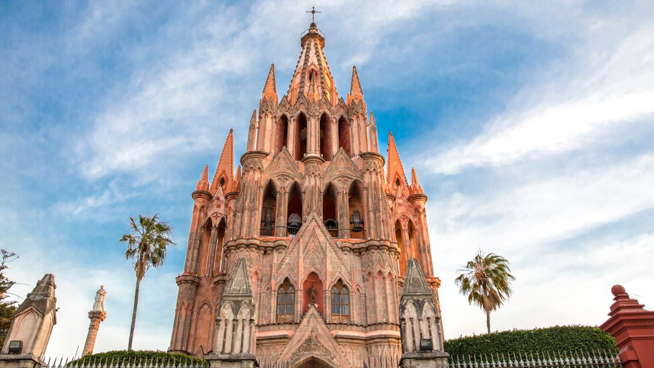 <strong>San Miguel de Allende:</strong> Known as "SMA," this is the best-known town in the region for tourists.