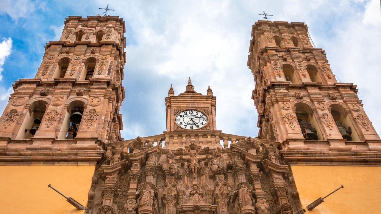 <strong>Dolores Hidalgo</strong>: Head to this town for painted pottery. 