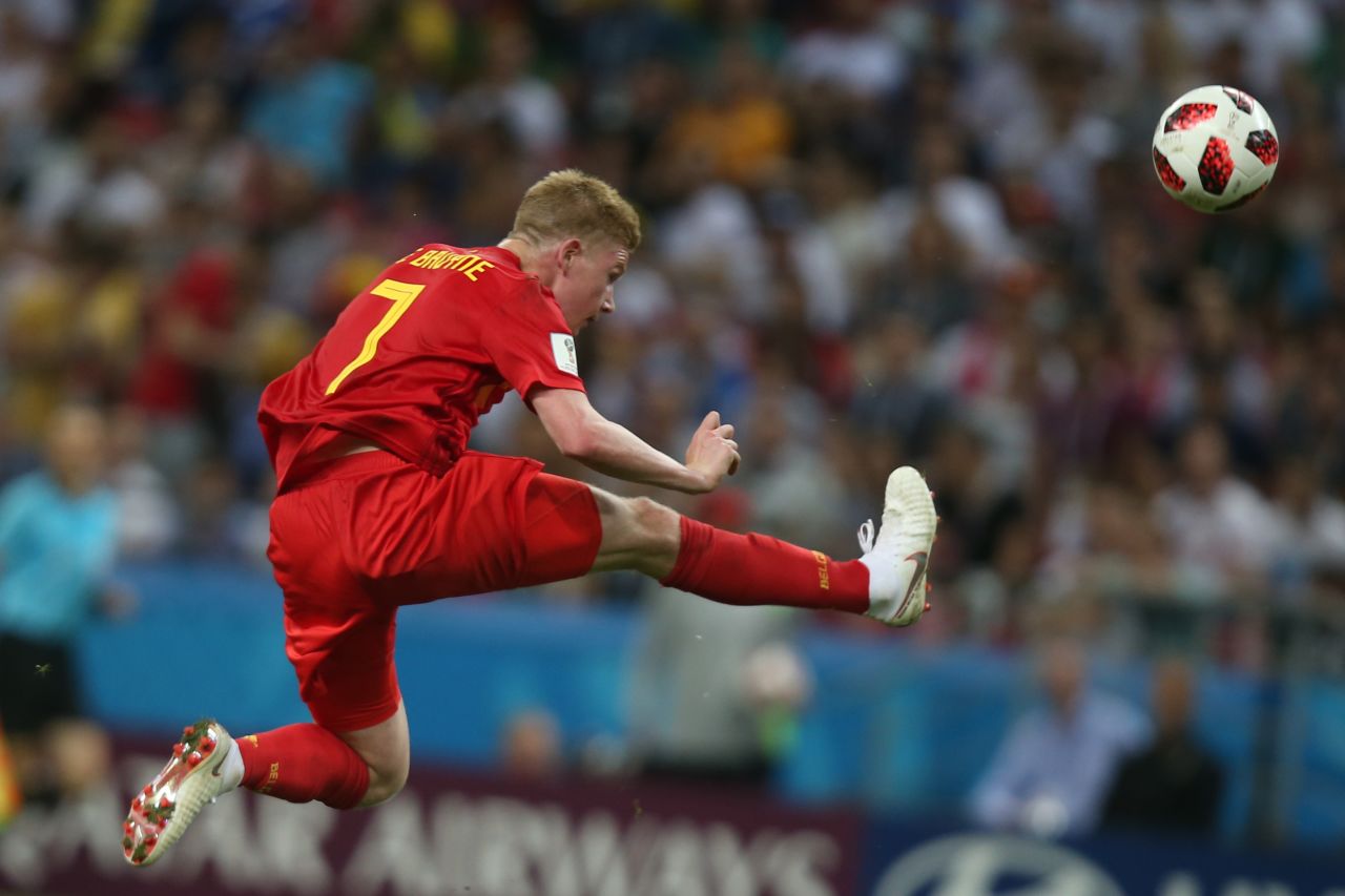 Kevin De Bruyne controls the ball against Brazil.