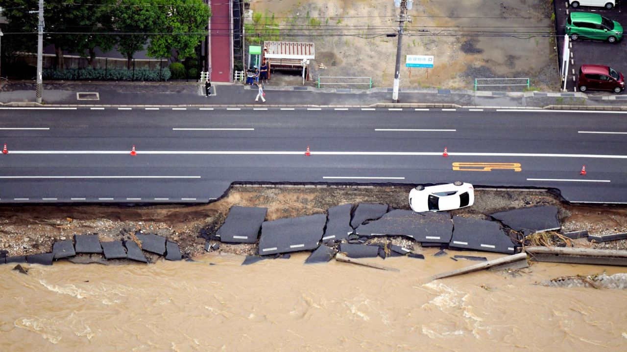 Heavy rains caused highway erosion in Hiroshima.