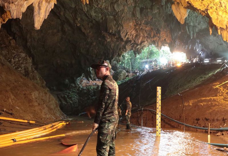 Thai Cave Boys Mourn Navy SEAL Who Died During Rescue | CNN