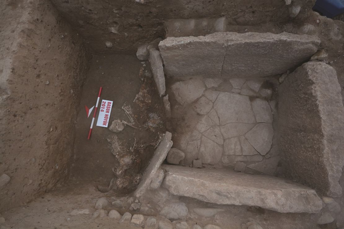 The tomb at the Bronze Age Başur Höyük site had an inner and outer chamber.