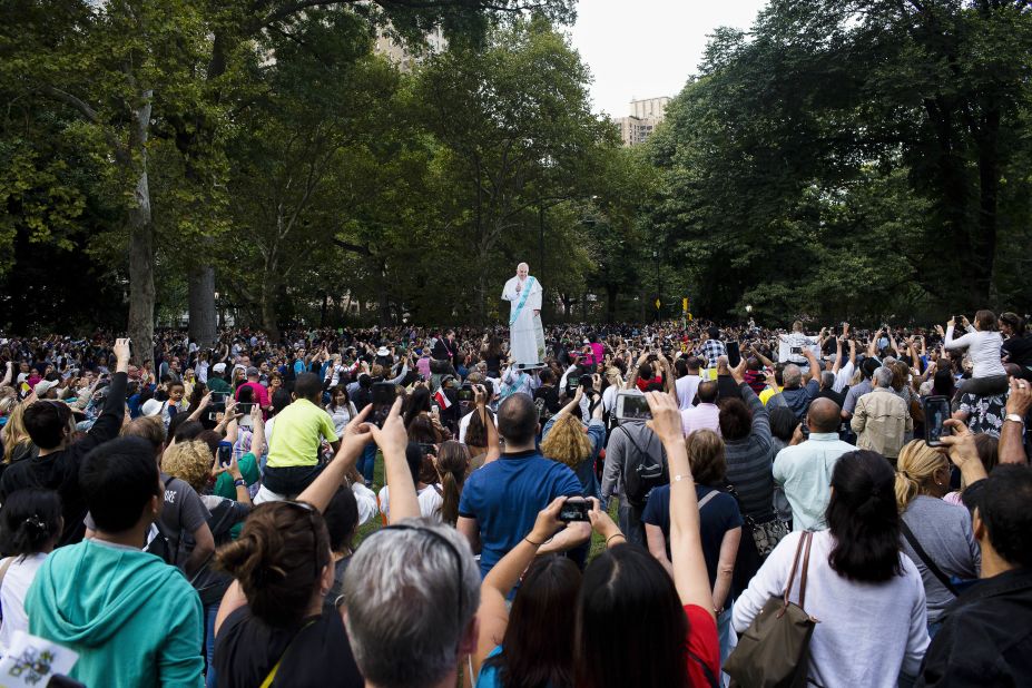 Street scenes around Central Park before Pope Francis arrived in 2015.