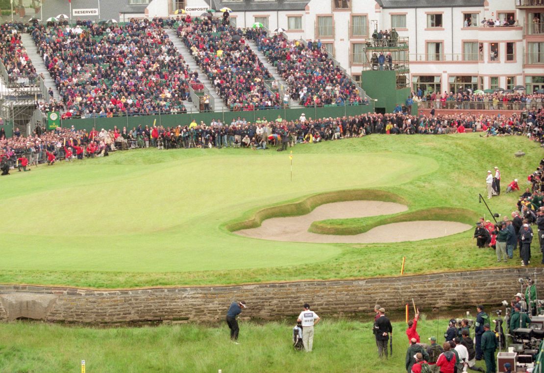 Taking a drop behind the burn, Van de Velde chipped into the bunker.