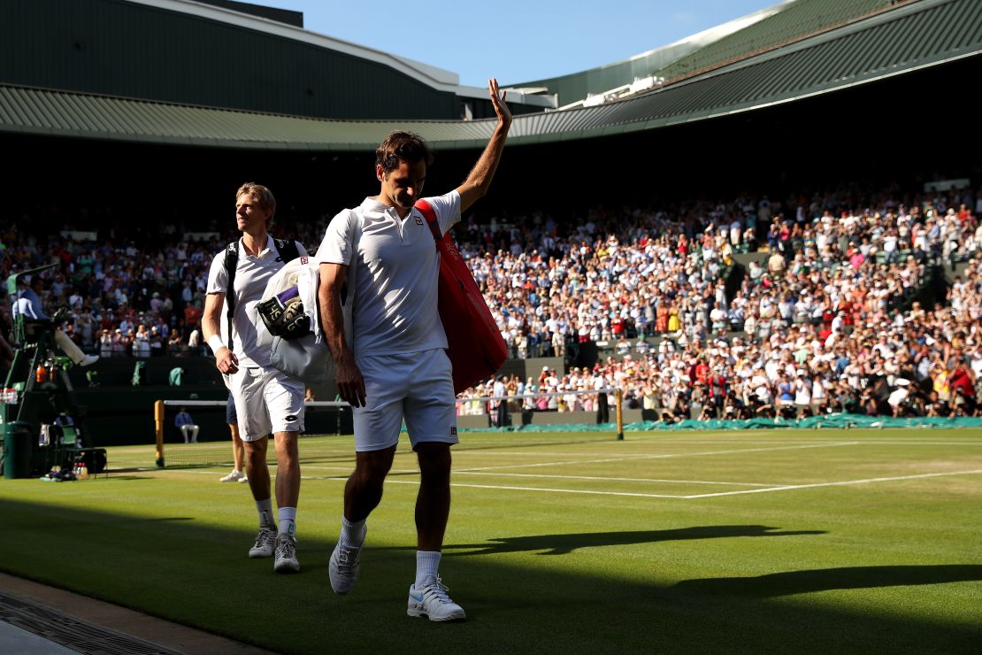 Roger Federer thanks the Wimbledon crowd after losing to Kevin Anderson.