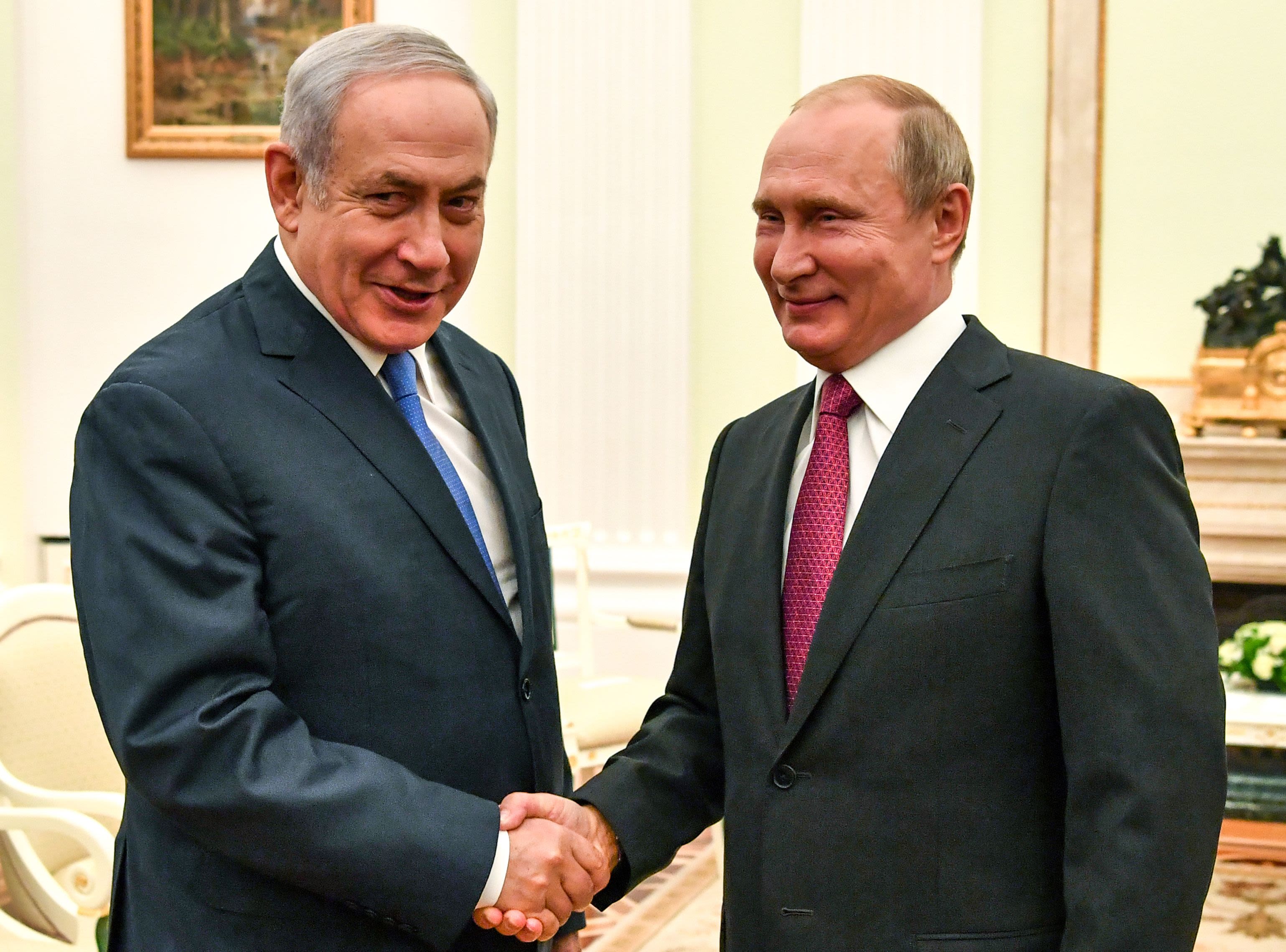 https://media.cnn.com/api/v1/images/stellar/prod/180712110020-netanyahu-putin.jpg?q=w_3078,h_2279,x_0,y_0,c_fill