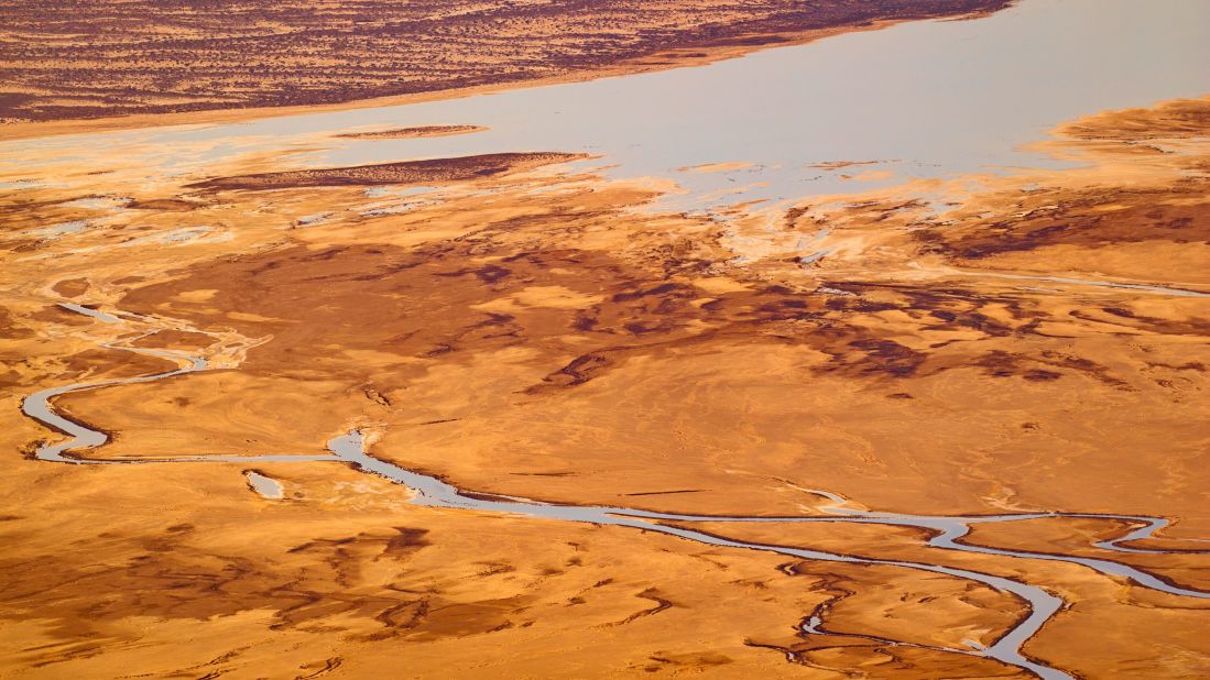 <strong>Long journey: </strong>The lake -- the country's oldest -- has been flooded by desert rainfall that's made the journey 100 kilometers across the Australian outback.