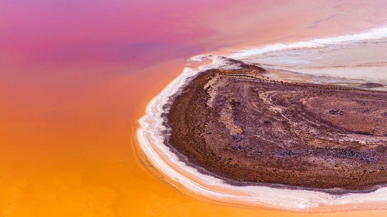 <strong>Natural spectacle: </strong>Australia's arid <a  target="_blank" target="_blank">Kati Thanda-Lake Eyre</a> has been transformed into an incredible watery oasis thanks to a rare natural occurrence.