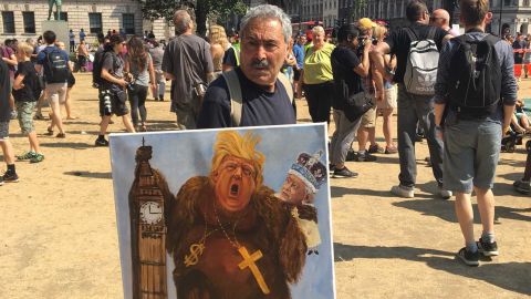 Kaya Mar, a 61-year-old Spaniard who has lived in the UK for 42 years, painted Trump as a primitive King Kong that hijacked the Queen.