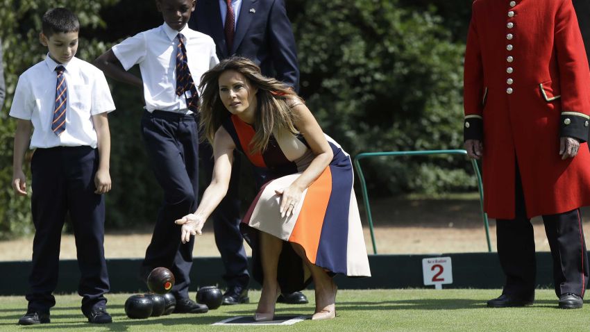 LONDON, ENGLAND - JULY 13: U.S. First Lady Melania Trump plays bowls she meets British military veterans known as "Chelsea Pensioners" at Royal Hospital Chelsea on July 13, 2018 in London, England. America's First Lady visited the Chelsea Pensioners while her husband, President Donald Trump, held bi-lateral talks with Theresa May at the Prime Minister's Country Residence.  The Chelsea Pensioners are British Army personnel who are cared for at at the Services retirement home at The Royal Hospital in London. (Photo by Luca Bruno - WPA Pool/Getty Images)