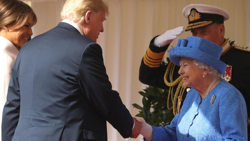 US First Lady Melania Trump (L) stands by as US President Donald Trump (2L) shakes hands with Britain's Queen Elizabeth II (R) on the dias as they arrive at Windsor Castle in Windsor, west of London, on July 13, 2018 for an engagement on the second day of Trump's UK visit. - US President Donald Trump launched an extraordinary attack on Prime Minister Theresa May's Brexit strategy, plunging the transatlantic "special relationship" to a new low as they prepared to meet Friday on the second day of his tumultuous trip to Britain. (Photo by Chris Jackson / POOL / Getty Images)        (Photo credit should read CHRIS JACKSON/AFP/Getty Images)