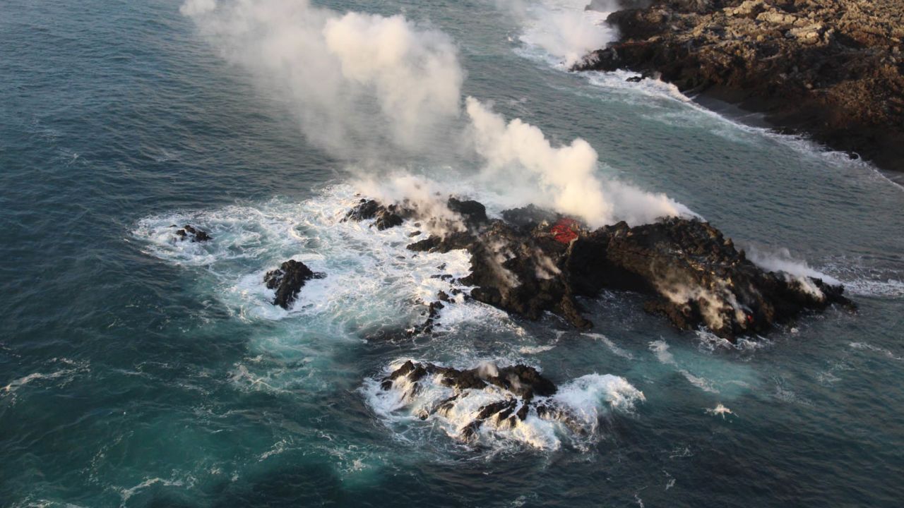 The island is on the northernmost part of the ocean entry.