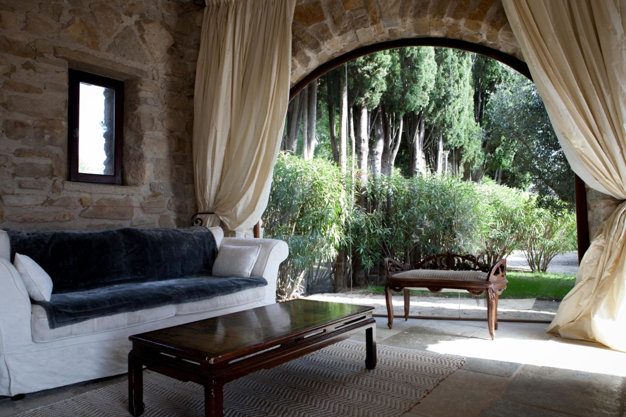 <strong>Château de Cassis:</strong>  Considered the central point of town, medieval castle Château de Cassis is privately owned, but guests can stay at its on site B&B.