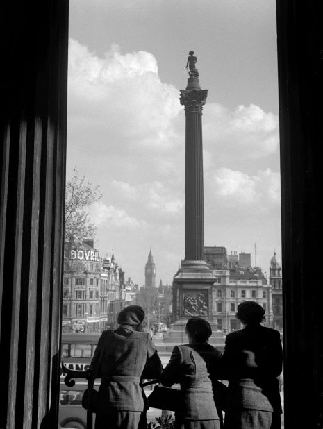 Members of the Women's Royal Voluntary Service at the National Gallery in the 1940s.