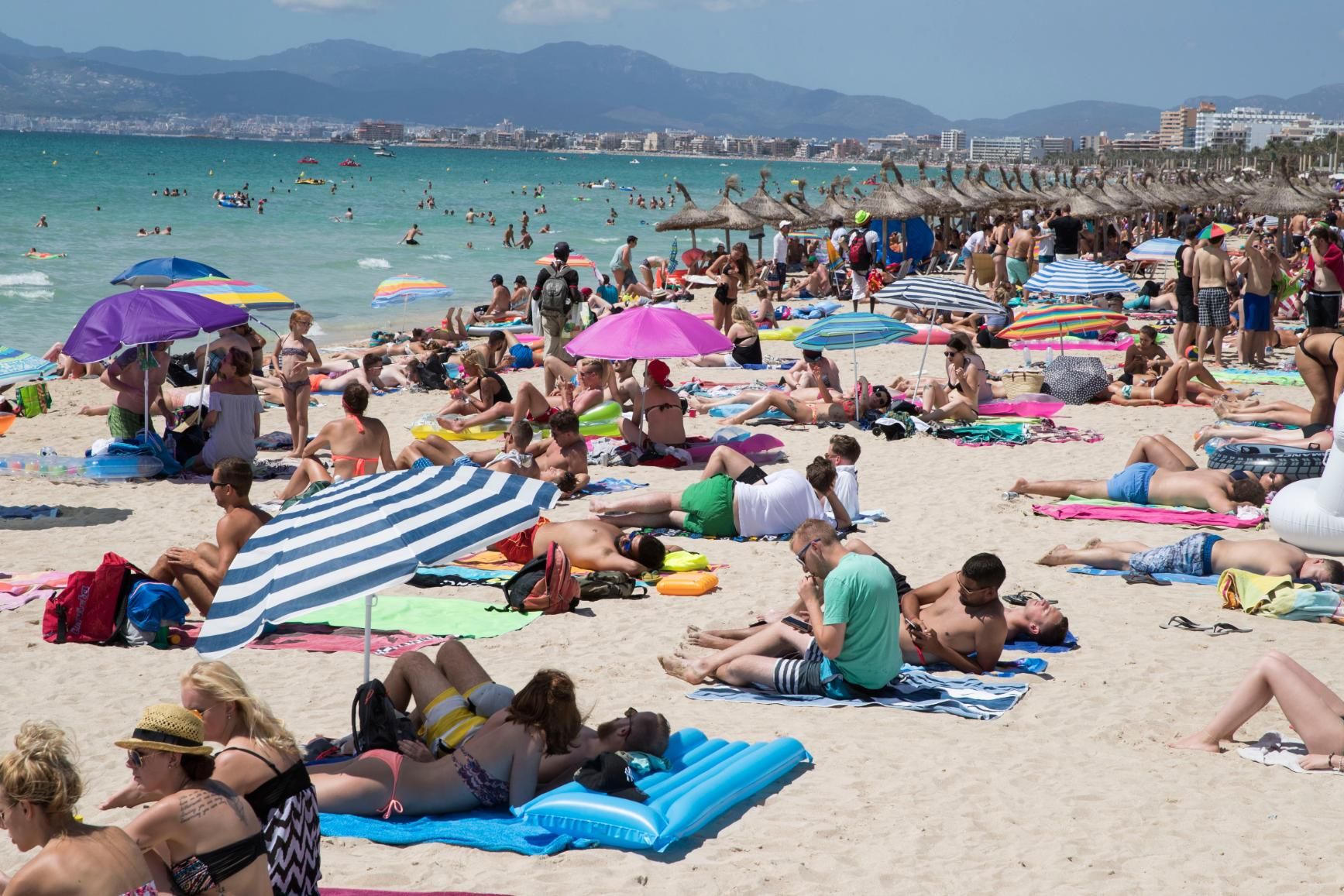 1735px x 1157px - Spanish holiday resort of Palma bans walking around topless | CNN
