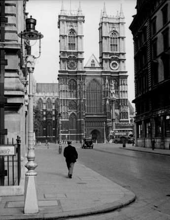 A quiet scene outside Westminster Abbey.