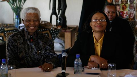 Nelson Mandela and Graça Machel in May 2007, as Mandela briefed The Elders at their inaugural meeting.
