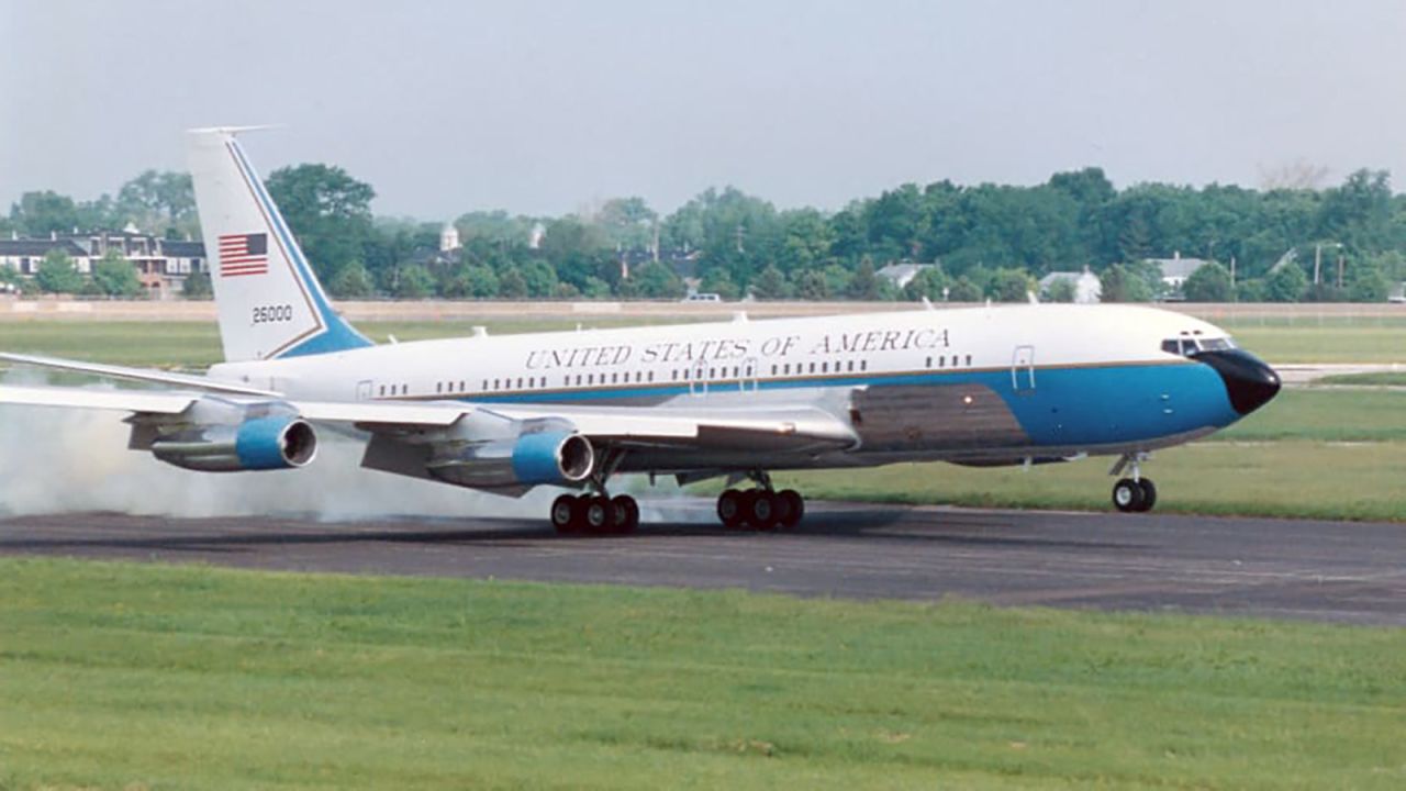 Air Force One SAM 26000, the first plane to sport the new design.