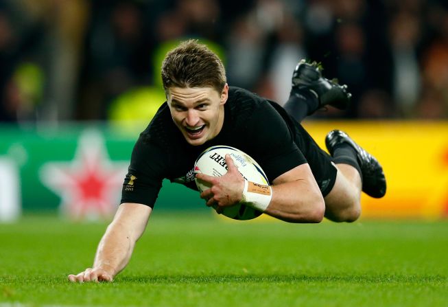 New Zealand became the first side to retain the Rugby World Cup after defeating Australia 34-17 in the final at Twickenham Stadium. 