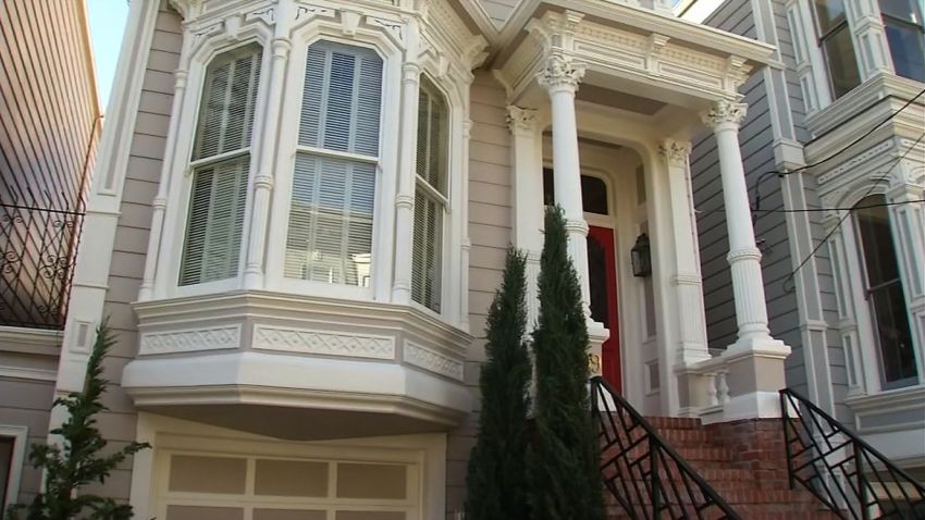 City bans tour buses from "Full House" street