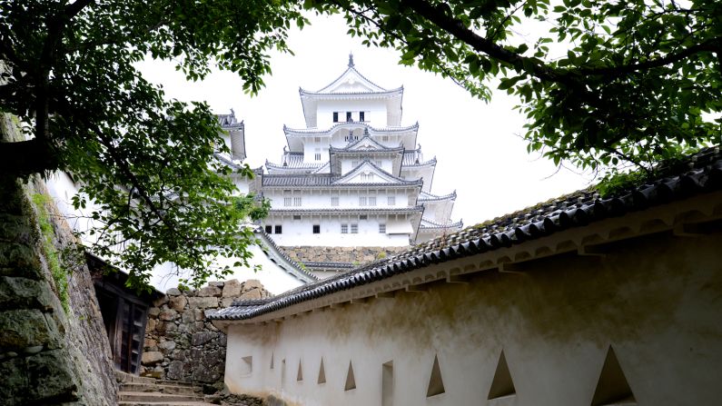 <strong>Himeji Castle:</strong> "Himeji is the most famous castle in Japan today. It is the largest original extant castle with enormous grounds, a huge tenshu (the main tower), and a number of original outer structures and gates," says Mitchelhill.