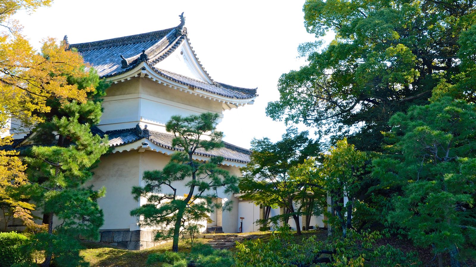 Shogun Stronghold: Samurai Castles in Japan - Travelogues from Remote Lands