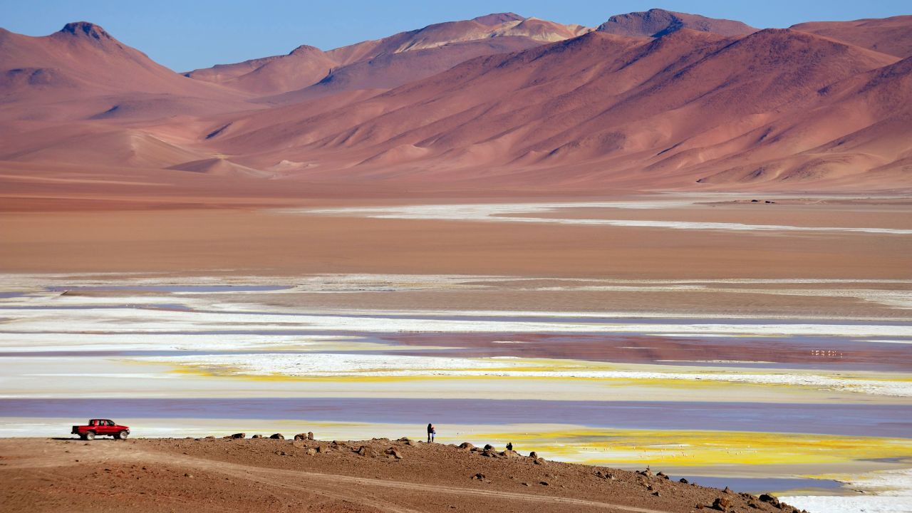 <strong>Arresting expanses: </strong>The mountains and other environmental factors prevent would-be precipitation from reaching the Atacama, creating a so-called rain shadow.