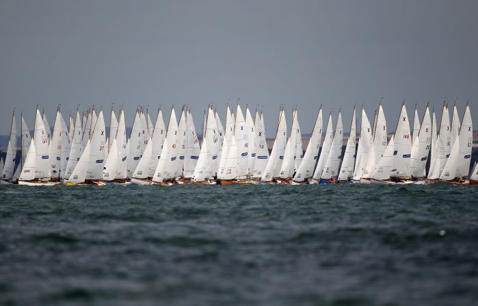 While the regatta has evolved since 1826, several classes that were raced more than 50 years ago are still racing today, including: Dragons, Flying Fifteens, Redwings, Sea View Mermaids, Solent Sunbeams, Swallows, Victories and X-one-designs.