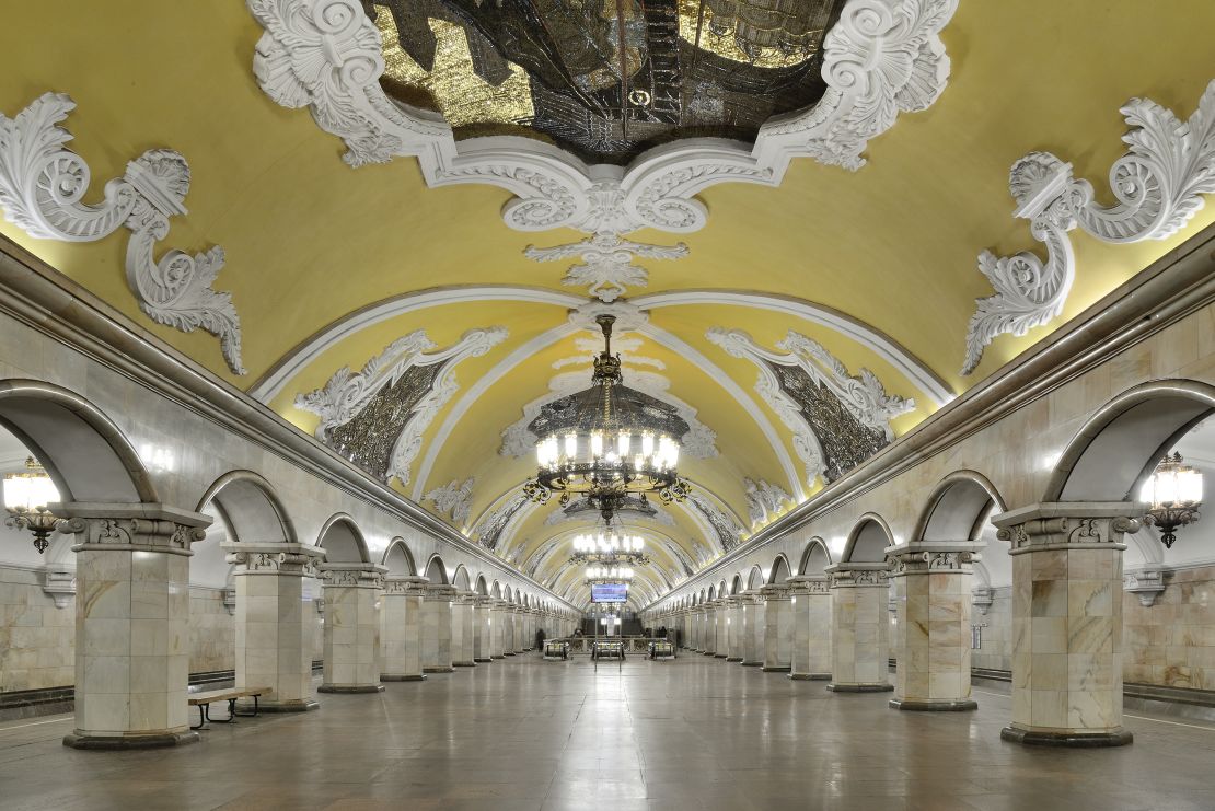 Komsomolskaya station boasts extravagant ceilings.