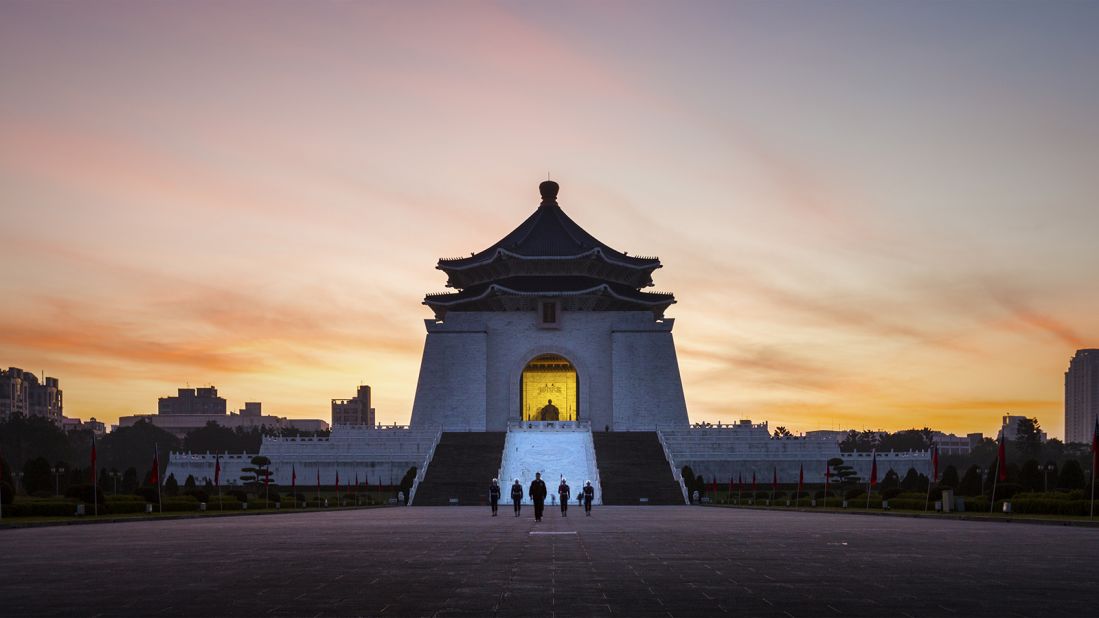 <strong>Chiang Kai Shek Memorial Hall, Taipei City: </strong>Chiang Kai Shek Memorial Hall is a historical monument to commemorate the former president of the Republic of China. Opened in the 1980s, a museum is housed beneath the memorial hall dedicated to Chiang's life.