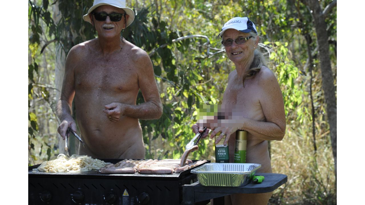 Swinger Nudist Camp Videos - Nude golf: Naturism in full swing at Australian course | CNN