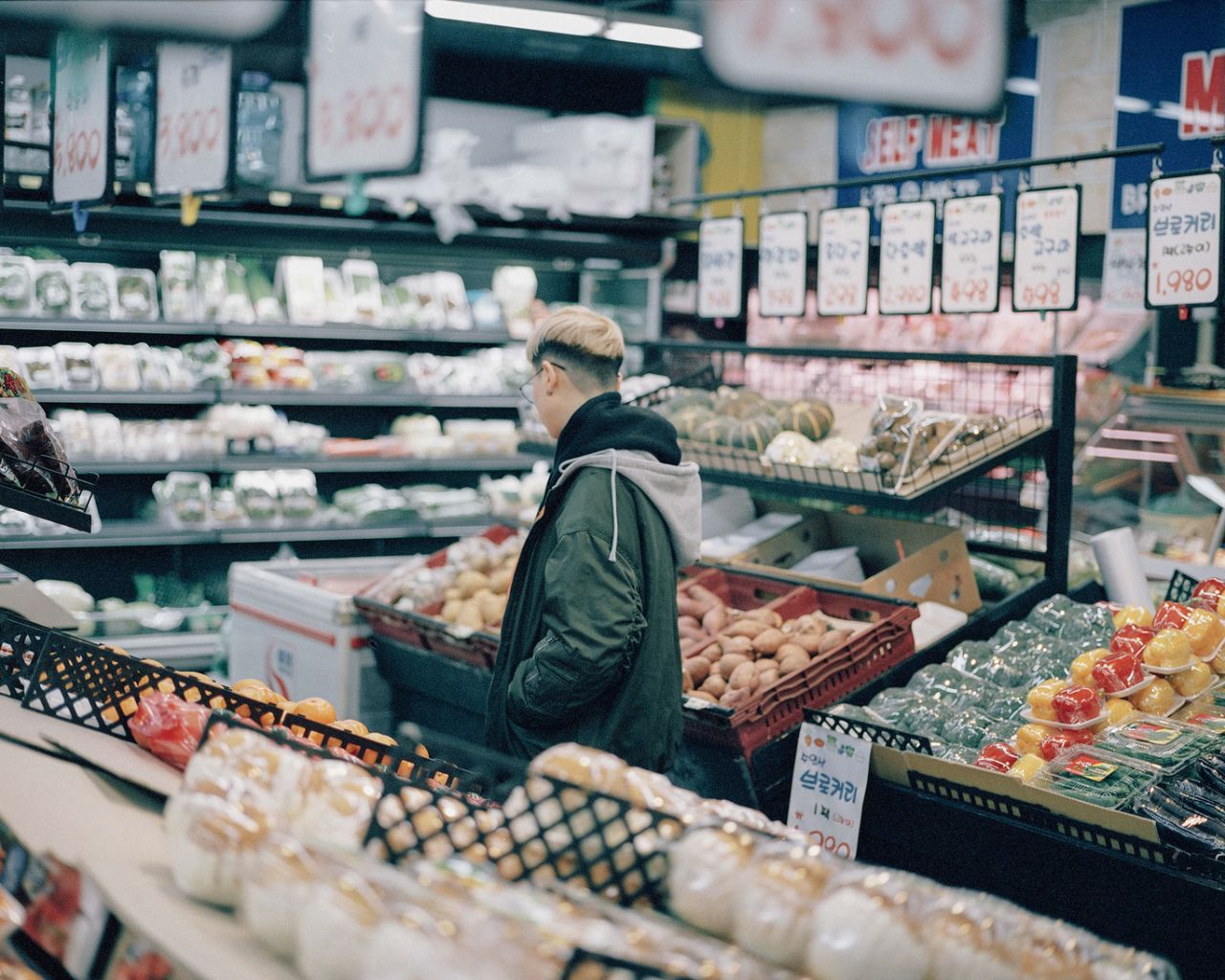 Gowun Lee from South Korea photographs young queer friends in everyday situations.