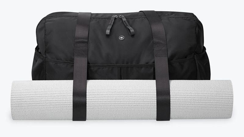 bag can hold a yoga mat 