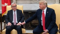 US President Donald Trump meets with European Commission President Jean-Claude Juncker in the Oval Office of the White House in Washington, DC, on July 25, 2018. (Photo by SAUL LOEB / AFP)        (Photo credit should read SAUL LOEB/AFP/Getty Images)