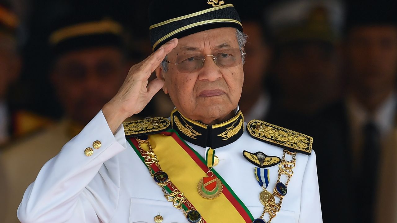 Malaysia's Prime Minister Mahathir Mohamad salutes the royal guard of honour during the opening ceremony of the parliament in Kuala Lumpur on July 17, 2018. (Photo by Mohd RASFAN / AFP) (Photo credit should read MOHD RASFAN/AFP/Getty Images)