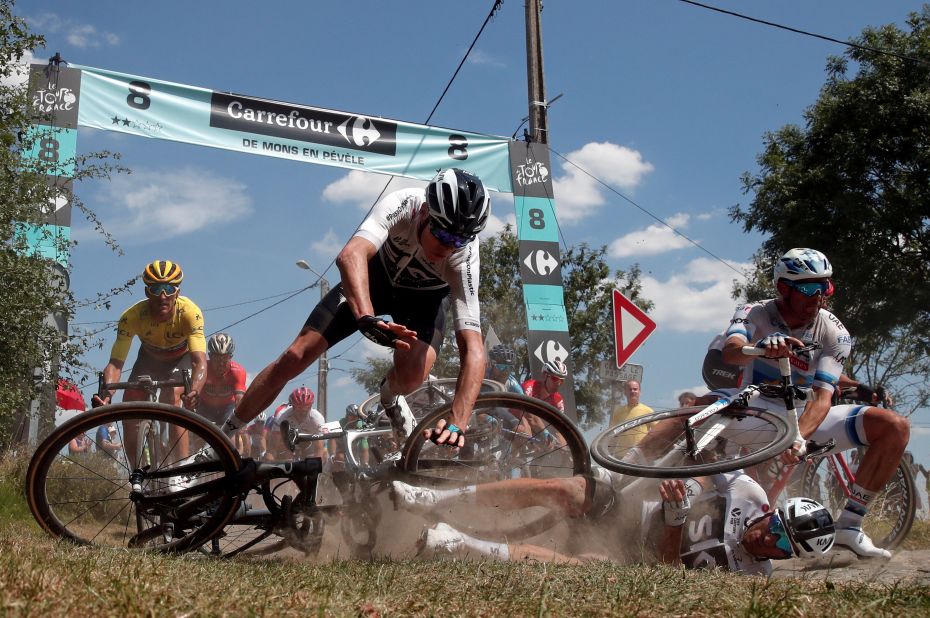 Cyclists crash at the end of the ninth stage on July 15.