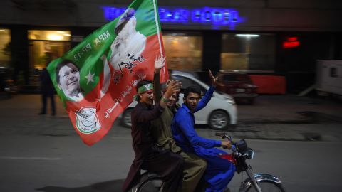 Supporters of Pakistan's cricketer-turned-politician Imran Khan celebrate in Rawalpindi on July 25, 2018.