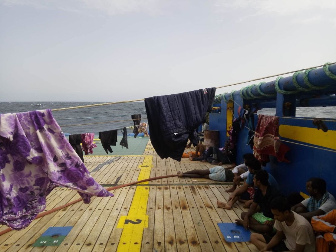 03 Tunisia migrant boat Sarost