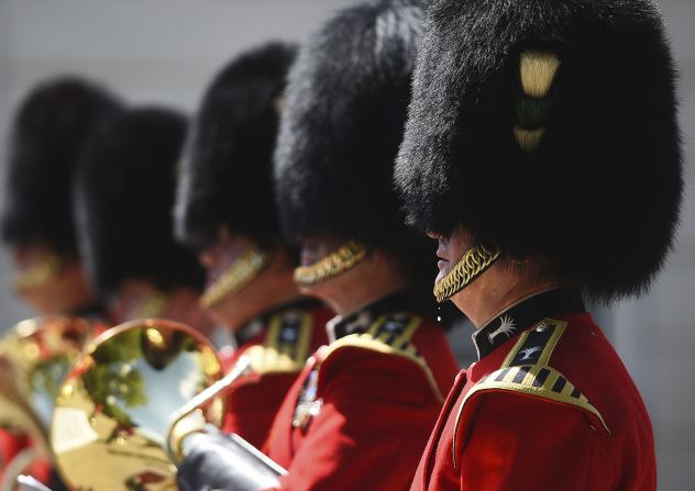 A bead of sweat falls from a member of the Queen's Guard as he takes part in a changing of the guard ceremony in London on Monday, July 23. The UK is currently in the midst of <a href="index.php?page=&url=https%3A%2F%2Fwww.cnn.com%2F2018%2F07%2F26%2Fuk%2Fuk-heat-wave-intl%2Findex.html" target="_blank">one of its hottest summers on record,</a> according to the Met Office.