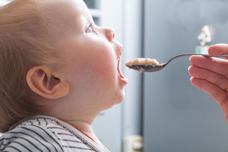 When can babies start deals eating cereal