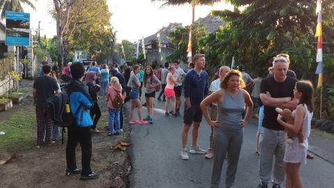 Tourists left stranded after buildings collapsed in the quake.
