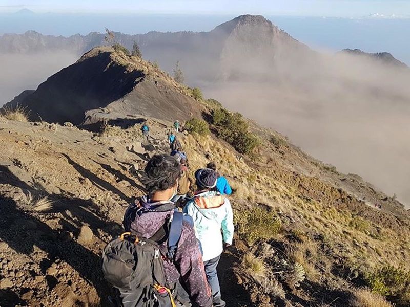 Indonesia Volcano: Hundreds Of Hikers Trapped After Earthquake | CNN