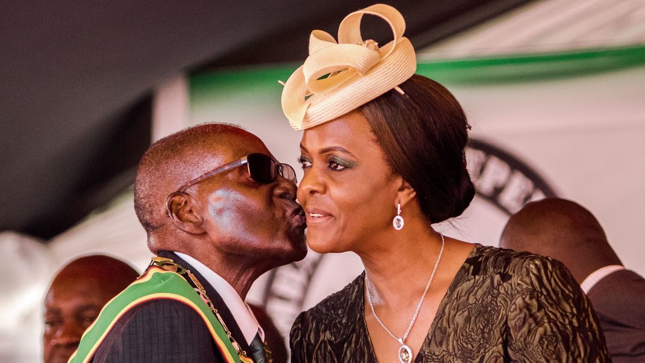 Robert Mugabe kisses his wife and former first lady Grace during the country's 37th Independence Day celebrations in Harare April 18, 2017. 