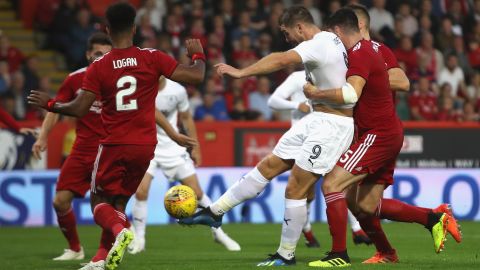 Burnley's Sam Vokes scored the equalizer against Aberdeen in the Europa League tie.
