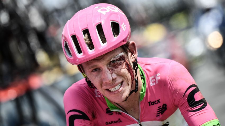 USA's Lawson Craddock crosses the finish line, injured after falling in the last kilometers of the first stage of the 105th edition of the Tour de France cycling race between Noirmoutier-en-l'ile and Fontenay-le Comte, western France, on July 7, 2018. (Photo by Jeff PACHOUD / AFP)        (Photo credit should read JEFF PACHOUD/AFP/Getty Images)
