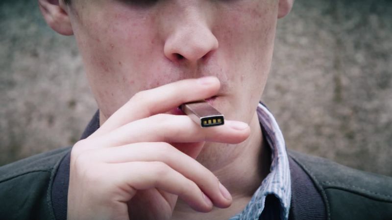 E cigarette warnings to arrive in high school bathrooms nationwide